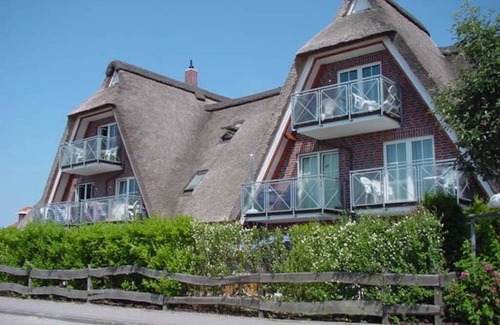 Wangerland Condo | Dreams under a thatched roof, terrace, WLAN, beach chair on the family beach free of charge