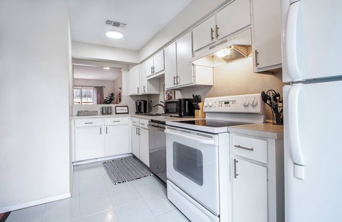 Longview House | Dreamy 2 bdr Longview Townhome