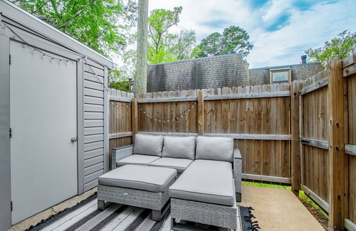 Longview House | Dreamy 2 bdr Longview Townhome