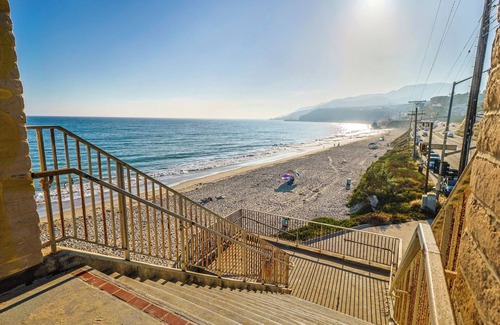 Pacific Palisades House | Dreamy beach house w/direct ocean access, panoramic views, and a jacuzzi.