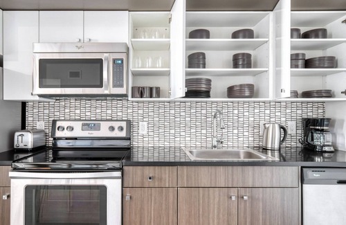 Theatre District Apartment | Dreamy Chinatown/Theater District 2BR w/W/D & Gym, nr T, by Blueground