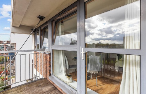 Hackney Downs Apartment | Dreamy City Views, accessible to Shoreditch/Stoke Newington/West End/Stratford