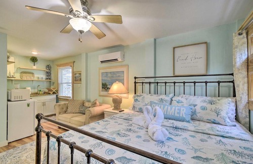 Nags Head Apartment | Dreamy, Coastal Studio Paradise with Hot Tub!