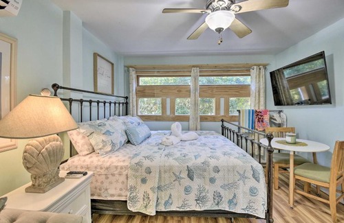 Nags Head Apartment | Dreamy, Coastal Studio Paradise with Hot Tub!