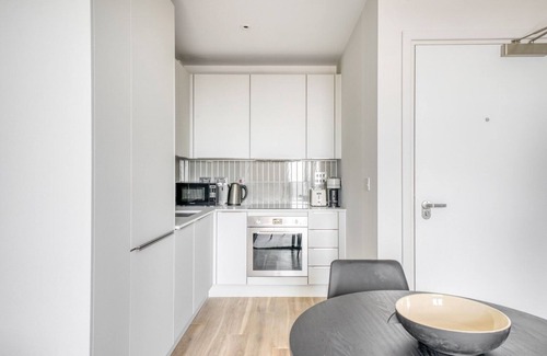 Fairfield Apartment | Dreamy Croydon 1BR, new build w/ 24h security, nr Tube, by Blueground