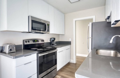 Foster City Apartment | Dreamy Foster City 1BR w/Gym, Pool, W/D, near highways, by Blueground