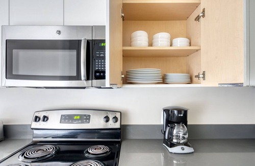 Foster City Apartment | Dreamy Foster City 1BR w/Gym, Pool, W/D, near highways, by Blueground