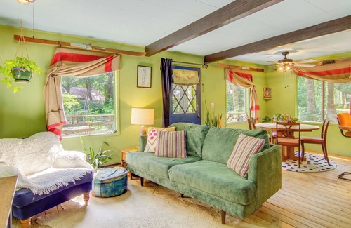 Baring Cabin | Dreamy Gold Bar Cabin: River Access + Pets Welcome