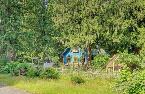 Baring Cabin | Dreamy Gold Bar Cabin: River Access + Pets Welcome