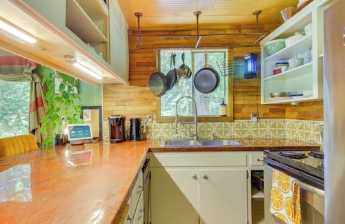 Baring Cabin | Dreamy Gold Bar Cabin: River Access + Pets Welcome