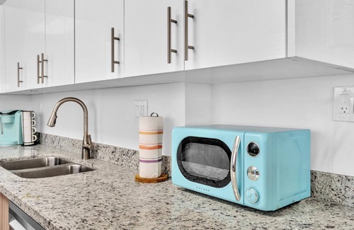 Dania Beach House | Dreamy Hollywood Beach Escape | Jacuzzi & Fire Pit