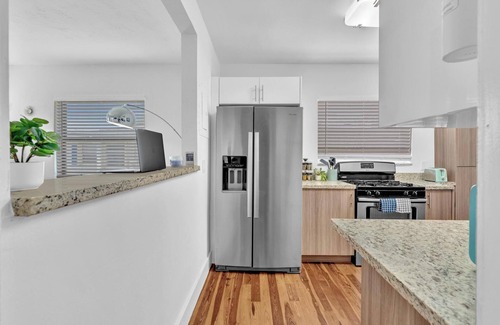 Dania Beach House | Dreamy Hollywood Beach Escape | Jacuzzi & Fire Pit