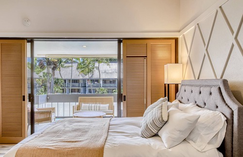 Hilo Apartment | Dreamy Island Gem W/ Full Kitchen, Free WiFi, Shared Pool, & Private Balcony!
