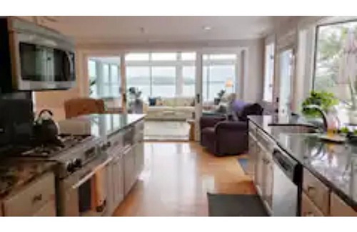 Gilford House | Dreamy Lakefront Getaway, Beach, Skiing,Hiking GIC