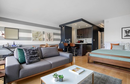 Lower Nob Hill Apartment | Dreamy Nob Hill Studio w/Sauna, Gym, City View by Blueground
