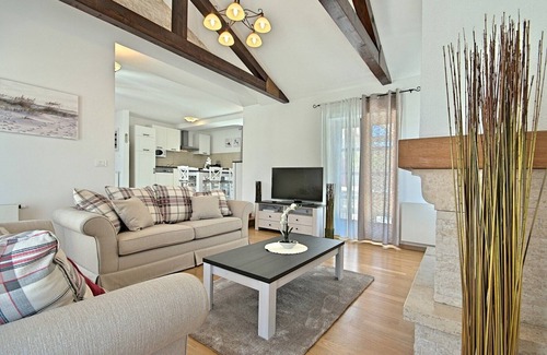 Liznjan Villa | Dreamy place Zahara surrounded by lovely greenery and Mediterranean herbs