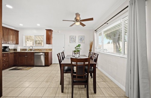 Alhambra House | Dreamy & Relaxing Gem ~ 12mins to DT LA ~ Backyard