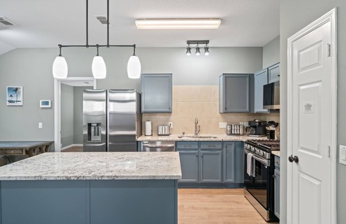 Spring House | Dreamy Spring Getaway - Sleeps 10, Near IAH & Downtown