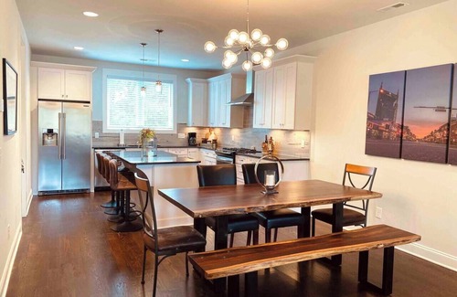 South Nashville House | Dreamy Townhome - Cozy Vibe - Mins to Broadway!