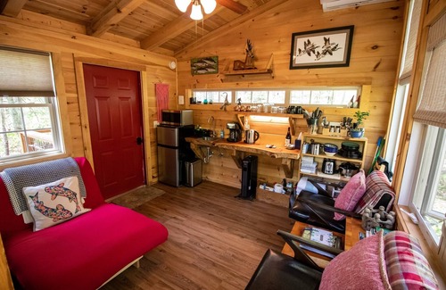 Copperhill Cabin | Dreamy Treehouse Getaway ~Dog Friendly~Disc Golf