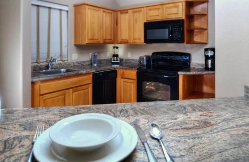 Oak Creek Condo | DREAMY VIEWS! POOLS! GOLF! 2 KITCHENS 2/2 Sleeps 8