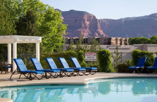 Oak Creek Condo | DREAMY VIEWS! POOLS! GOLF! 2 KITCHENS 2/2 Sleeps 8