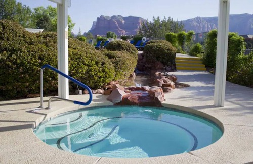 Oak Creek Condo | DREAMY VIEWS! POOLS! GOLF! 2 KITCHENS 2/2 Sleeps 8