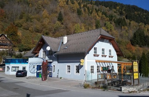Stadl-Predlitz House | Dreibettzimmer, Dusche, WC, Bergseite - Gasthof zum Postwirt