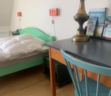 Nordfyns Apartment | Drejerindens kreative stemningsfulde lejlighed