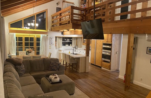 Oakhurst Cabin | Drews Retreat Downstairs close to Oakhurst Bass Lake Yosemite