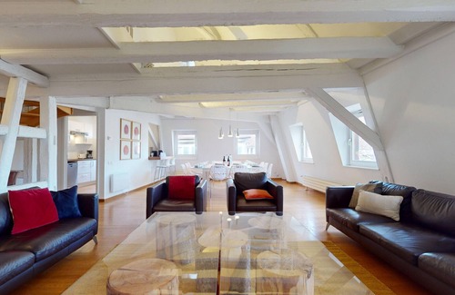 Old Town Apartment | dreyfus duplex city center ac 3br 2bth 165m2
