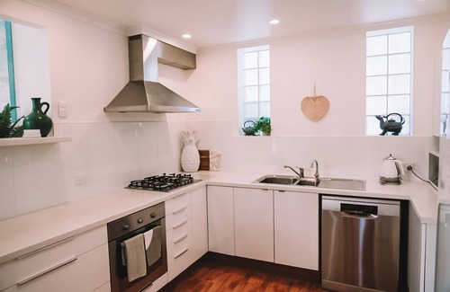 Waterhouse House | Drift Away - Best Location. 100m from Shops. 150m from beach!