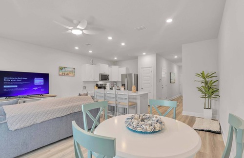 Gulf Breeze House | Drift Bay: Zoo, Boat Ramp, Foosball and Beach