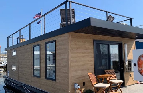 New Bedford House | Drift Loft Houseboat