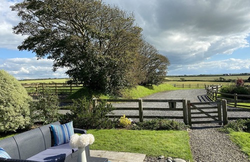 Hartland House | "Driftwood" A cosy cottage in Hartland, on the edge of Coastal path.