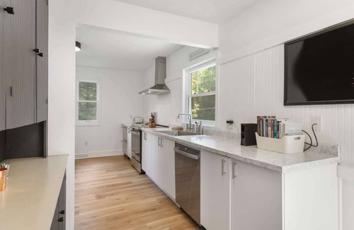 Holland House | Driftwood Bungalow | Beach Access | New Listing
