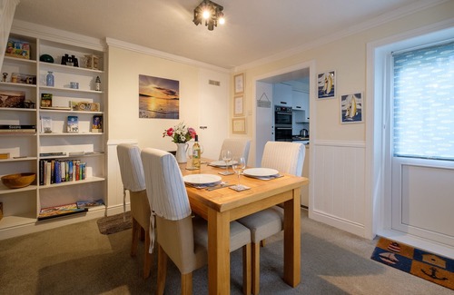 Ventnor Cottage | Driftwood Cottage. A traditional Isle of Wight Cottage with 15% Ferry Discount.
