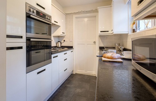 Ventnor Cottage | Driftwood Cottage. A traditional Isle of Wight Cottage with 15% Ferry Discount.