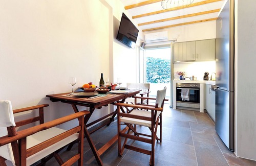 Herronisos Apartment | Droufakos’ home - Beachfront Lux 2BD apt. w. Views