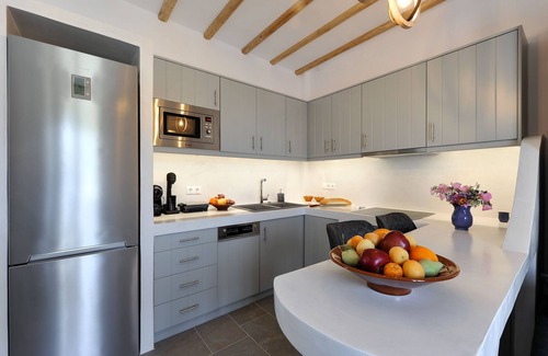 Herronisos Apartment | Droufakos’ home, Lux seafront apartment w. View