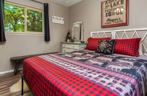 Jay Cabin | Drowning Creek Cabin & Bunkhouse ~ Sleeps 12