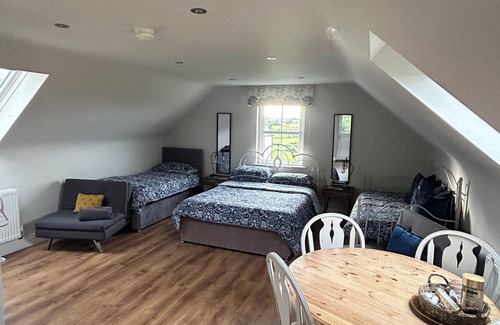 Hillsborough Apartment | Drum manor studio