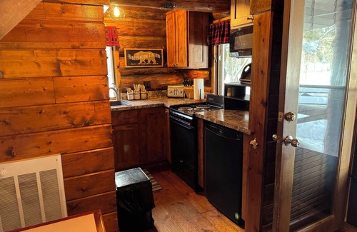 Drummond Cottage | Drummond Island Hotel & Vacation Homes - Hermitage Cottage