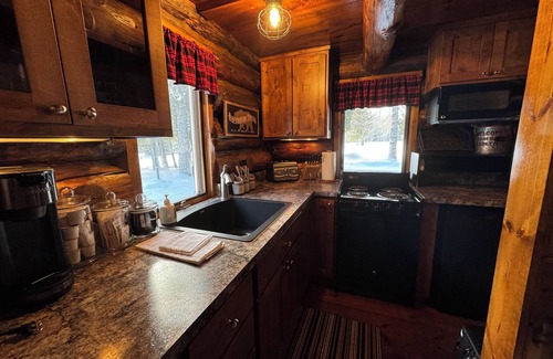 Drummond Cottage | Drummond Island Hotel & Vacation Homes - Hermitage Cottage