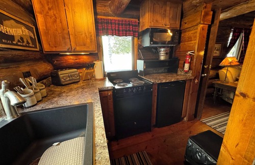 Drummond Cottage | Drummond Island Hotel & Vacation Homes - Hermitage Cottage