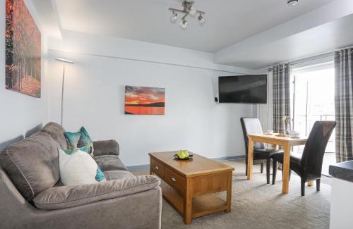 Llanycil Apartment | Drysgol Lakeside - Bala Lake
