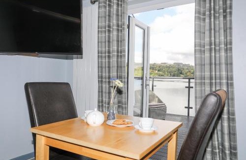Llanycil Apartment | Drysgol Lakeside - Bala Lake