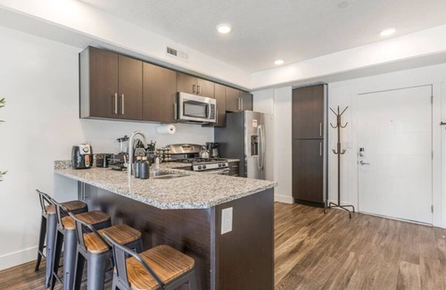 Rio Grande Apartment | DT SLC | King Bed | Gym | Parking | Walk Score 90