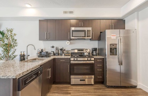 Rio Grande Apartment | DT SLC | King Bed | Gym | Parking | Walk Score 90