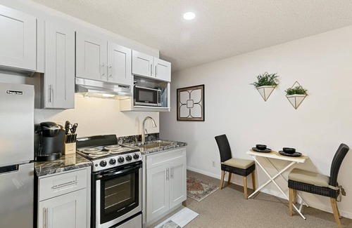 Englewood Apartment | DTC Studio w/Kitchenette, Fast WiFi,Free Parking!